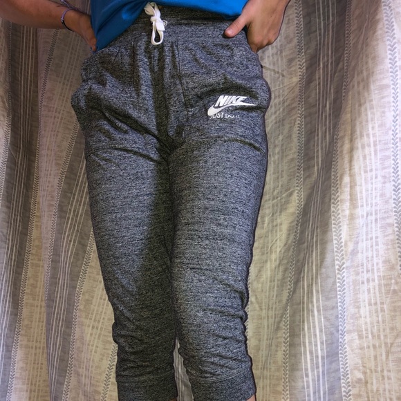 Nike Pants - NIKE capri joggers